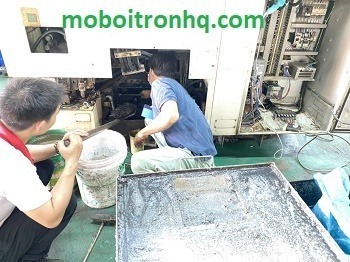Bán dung dịch hóa chất tẩy rửa dầu mỡ công nghiệp tại TPHCM