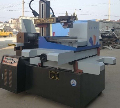 Dầu máy cắt dây CNC WEDM – Địa chỉ cung cấp dầu nhớt uy tín