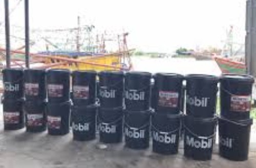 ban-dau-nhot-dong-co-mobil-tai-ca-mau