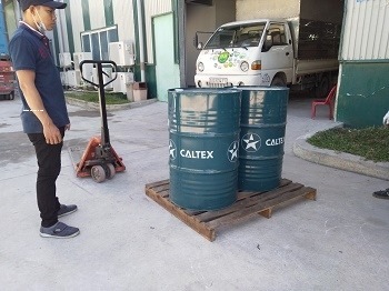 khách hàng sử dụng dầu cắt gọt kim loại caltex