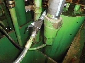 dầu thủy lực bị rò rỉ