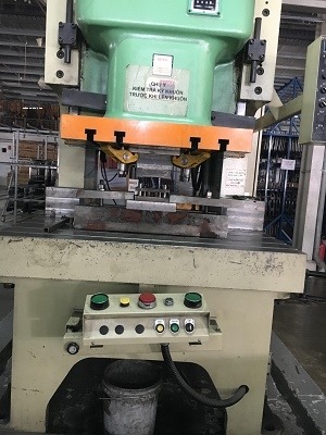 máy đột dập kim loại